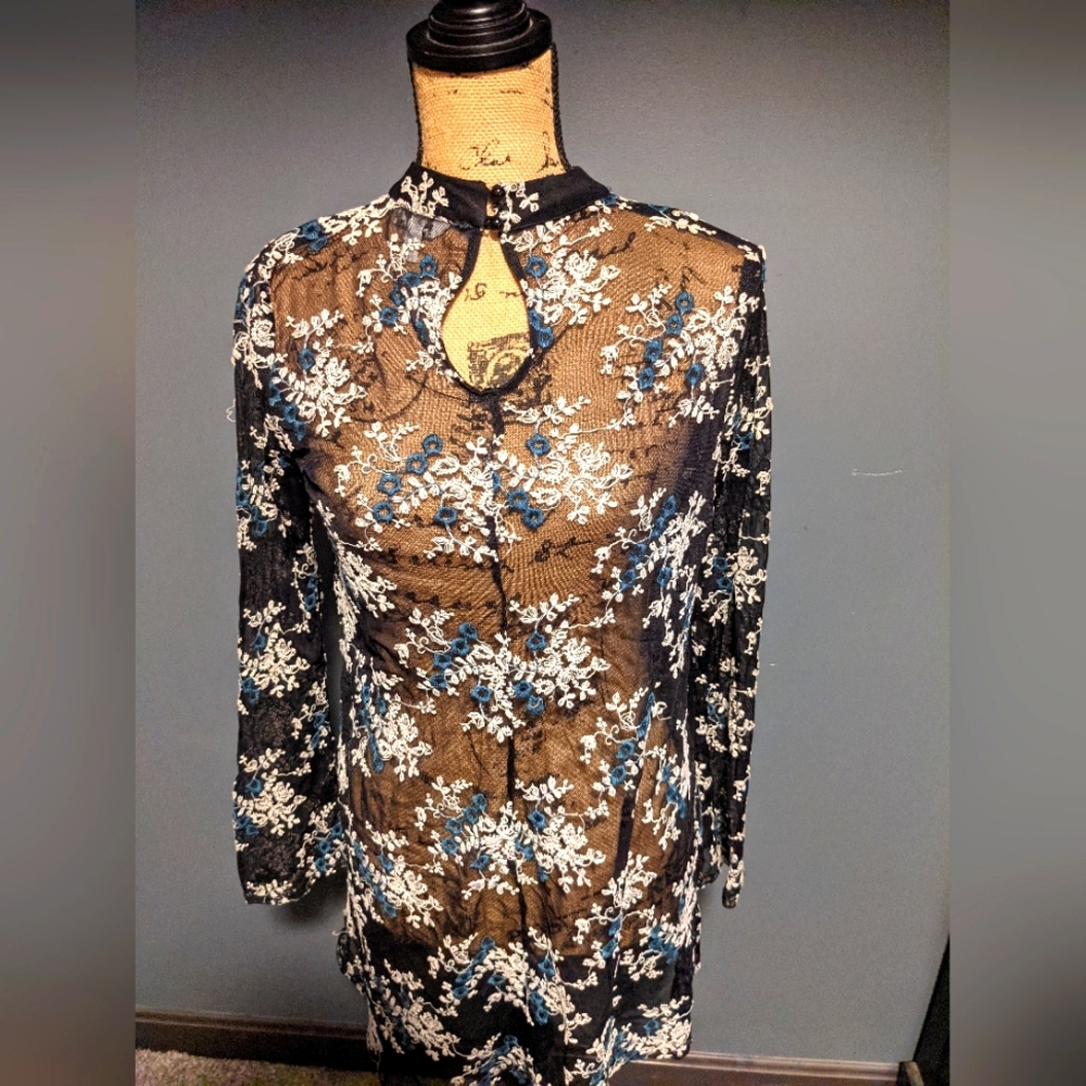 Speechless, Women's S, Black Sheer long sleeve blouse, with blue/white floral